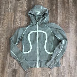 Lululemon sweater